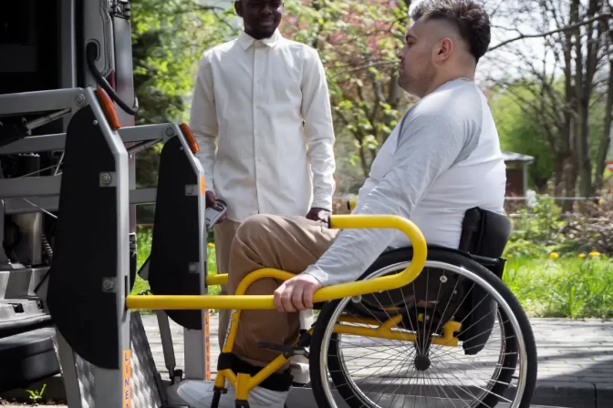 full-shot-disabled-man-getting-out-vehicle-672×448 full-shot-disabled-man-getting-out-vehicle-672x448